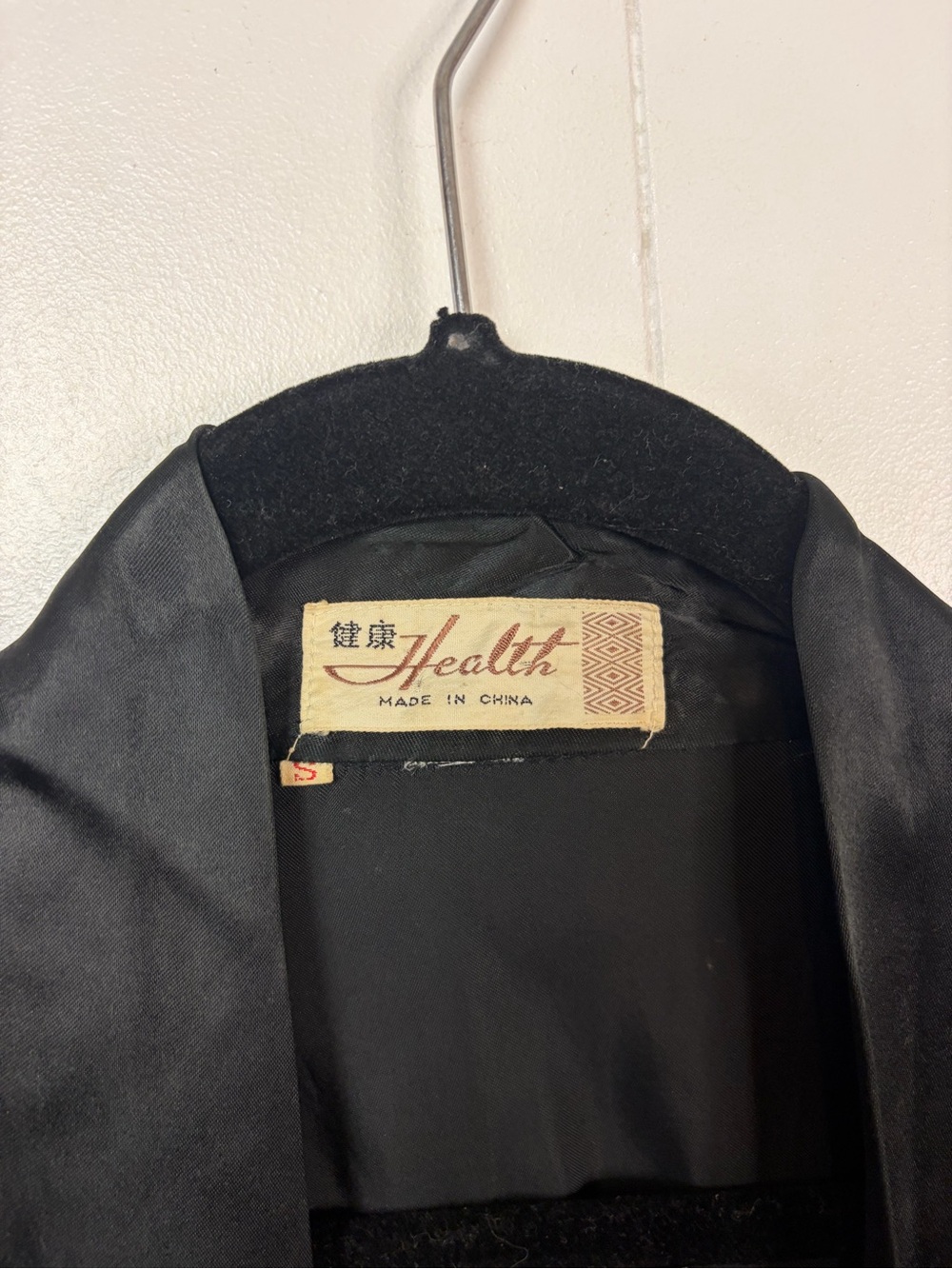 Vintage Chinese Black Satin Kimono Robe Embroidered Birds Roses Lounge medium - Picture 8 of 10